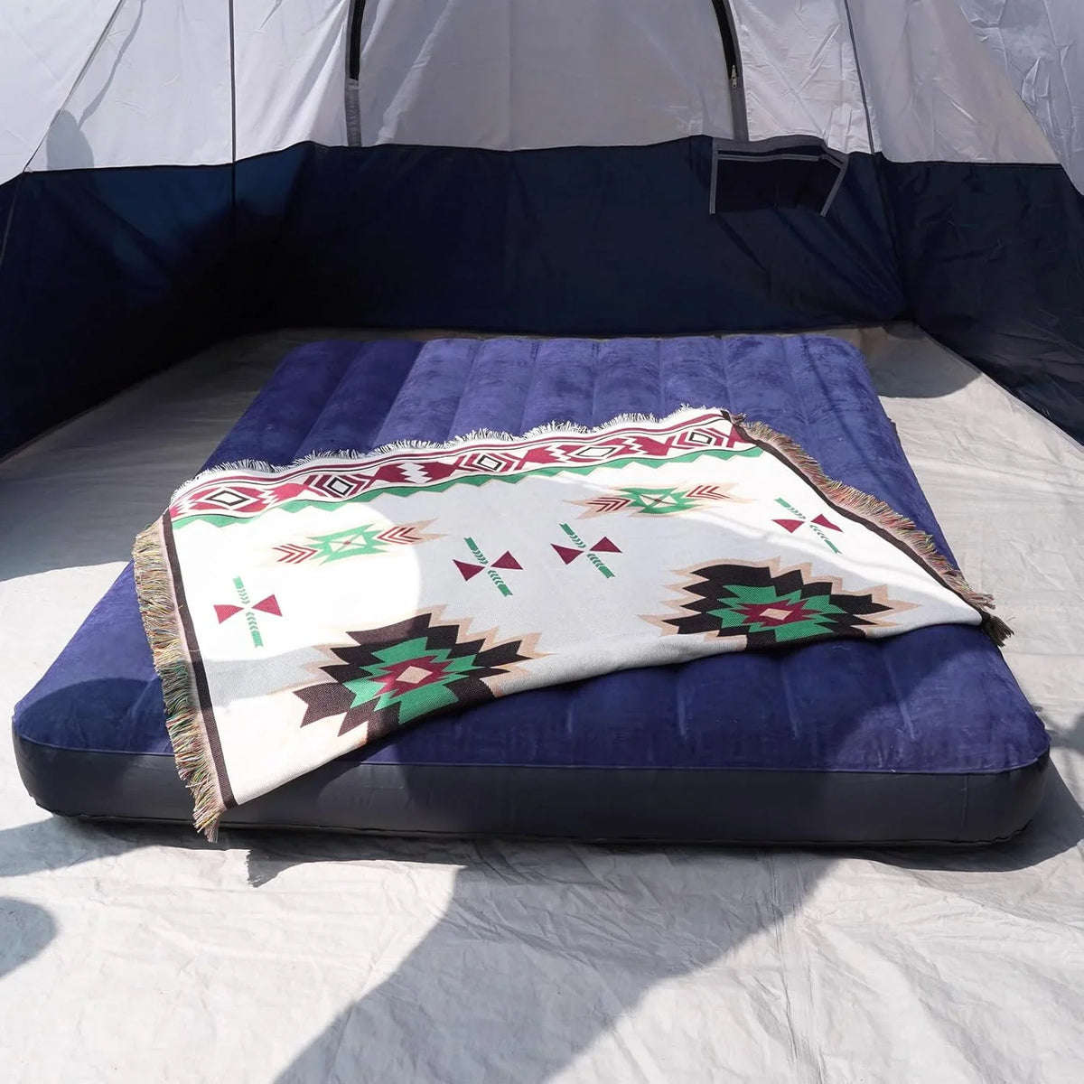 Foldable camping bed, equipped with an inflatable mattress and a portable bag, suitable for outdoor trips, camping, and beach vacations (excluding the inflatable pump)
