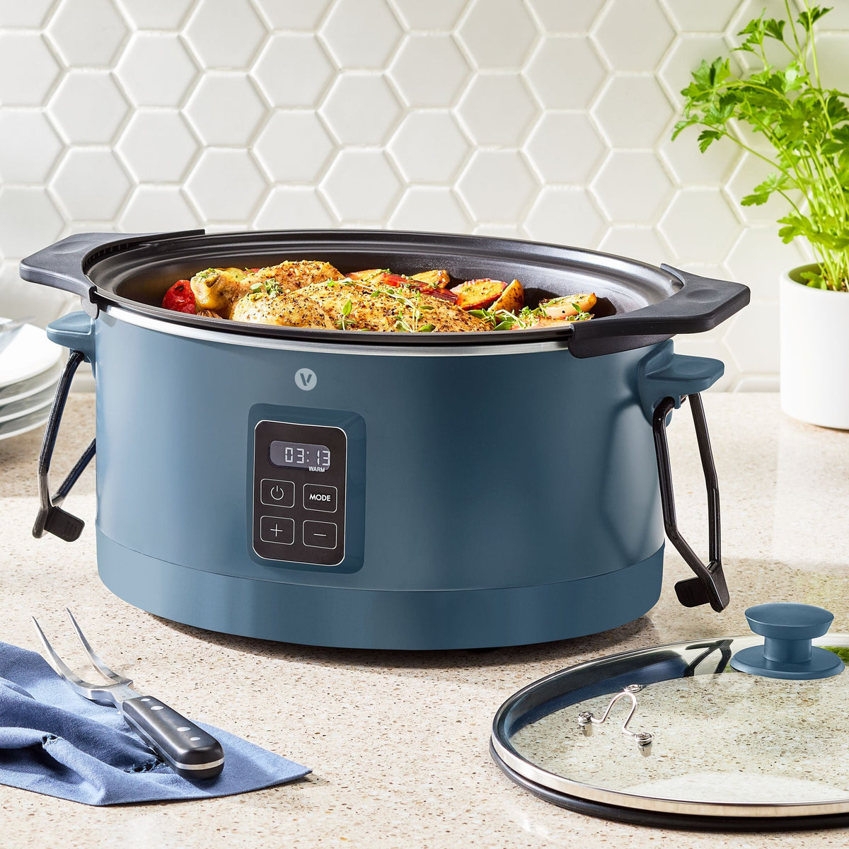 Slow Cooker with Digital Control Panel, Bluefin, 6-qt